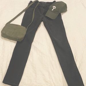 Old Navy - Rockstar 24/7 Sculpt Black Super Skinny Jeans - Size 8